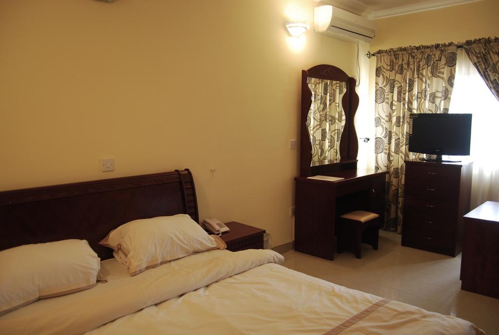 The Habitat Suites International Lagos Exterior foto