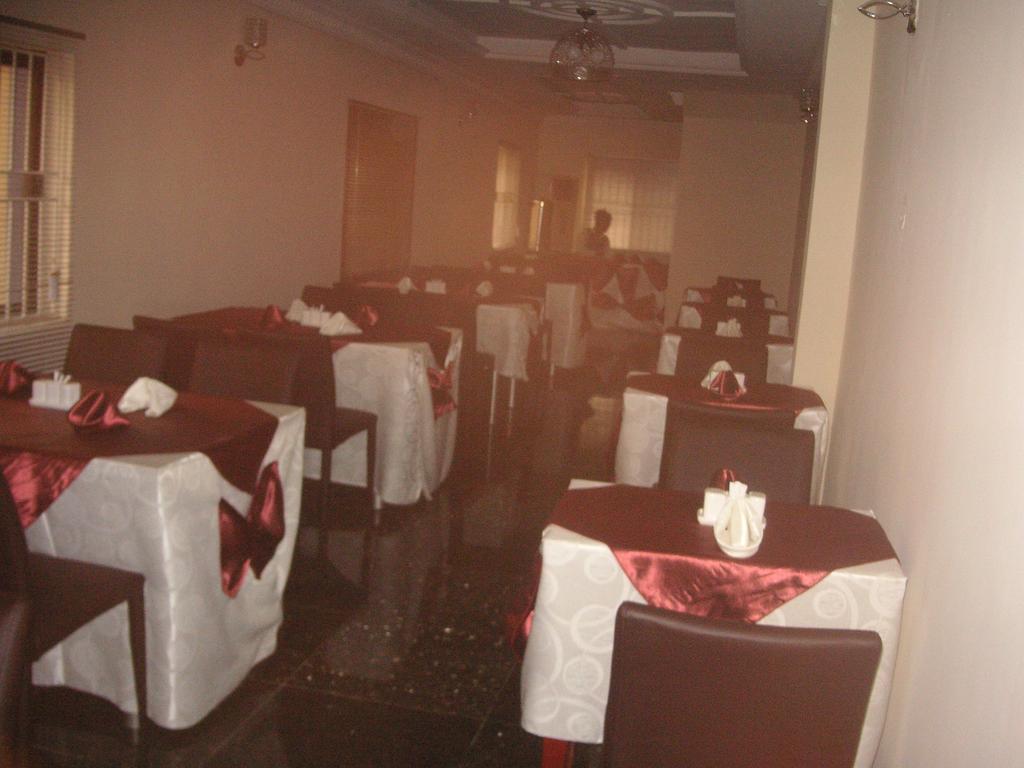 The Habitat Suites International Lagos Exterior foto