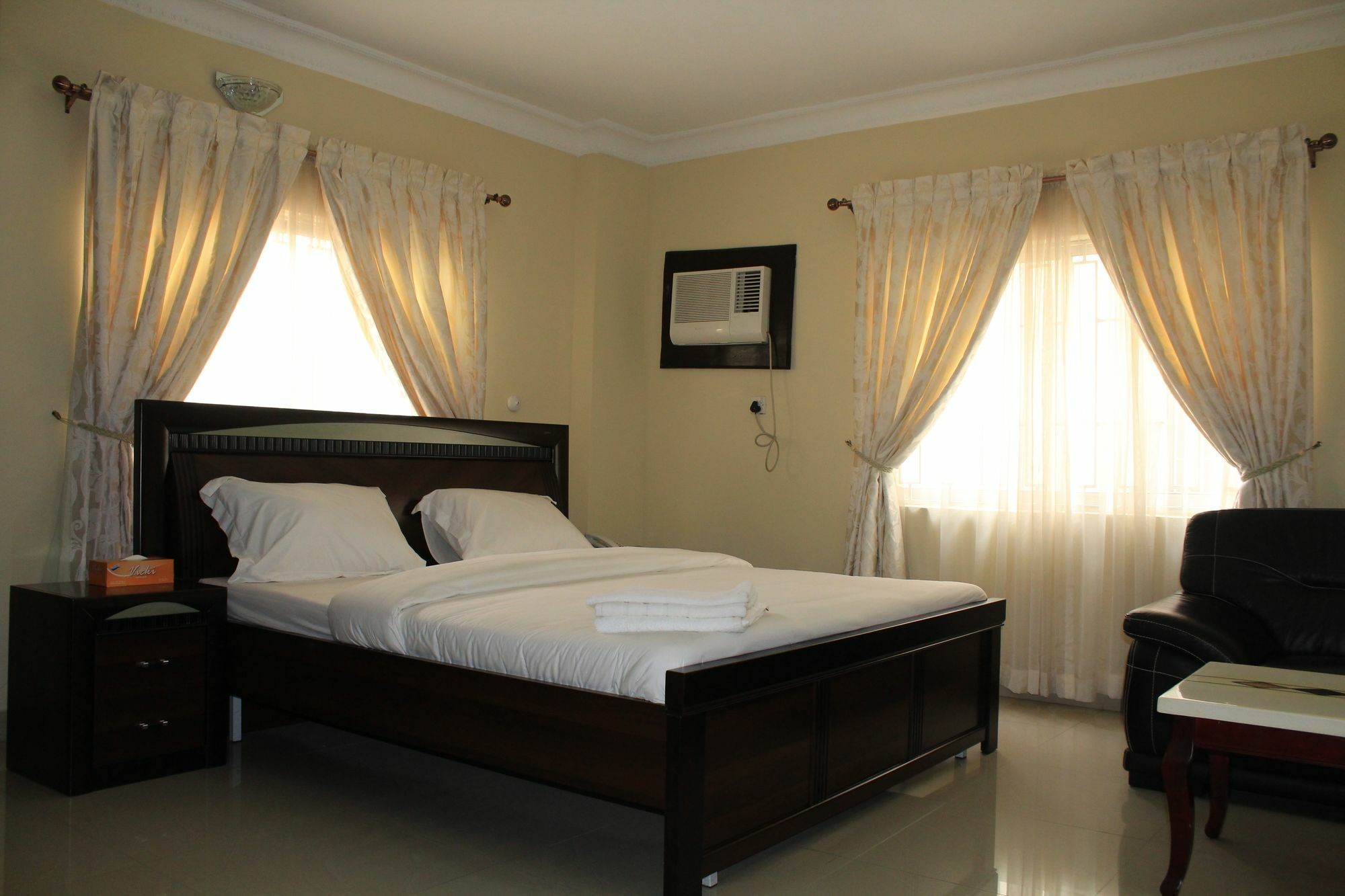 The Habitat Suites International Lagos Exterior foto